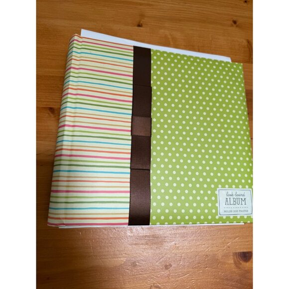 Hallmark book-bound photo album designed to hold 200 photos. - Picture 1 of 6